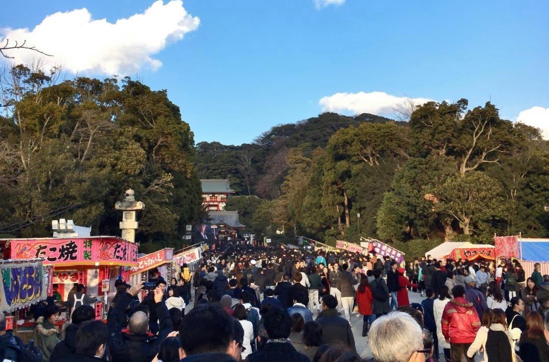 鶴岡八幡宮　初詣　混雑